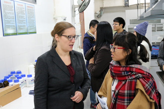 Dr.Christine Schilling与学生交流